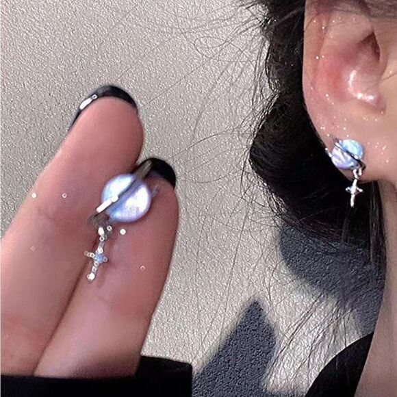 Planet Star Shaped Earrings - Picture 3 of 5